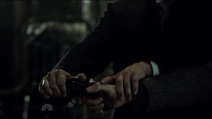 Záběry Hannibalových rukou často vytváří erotické implikace